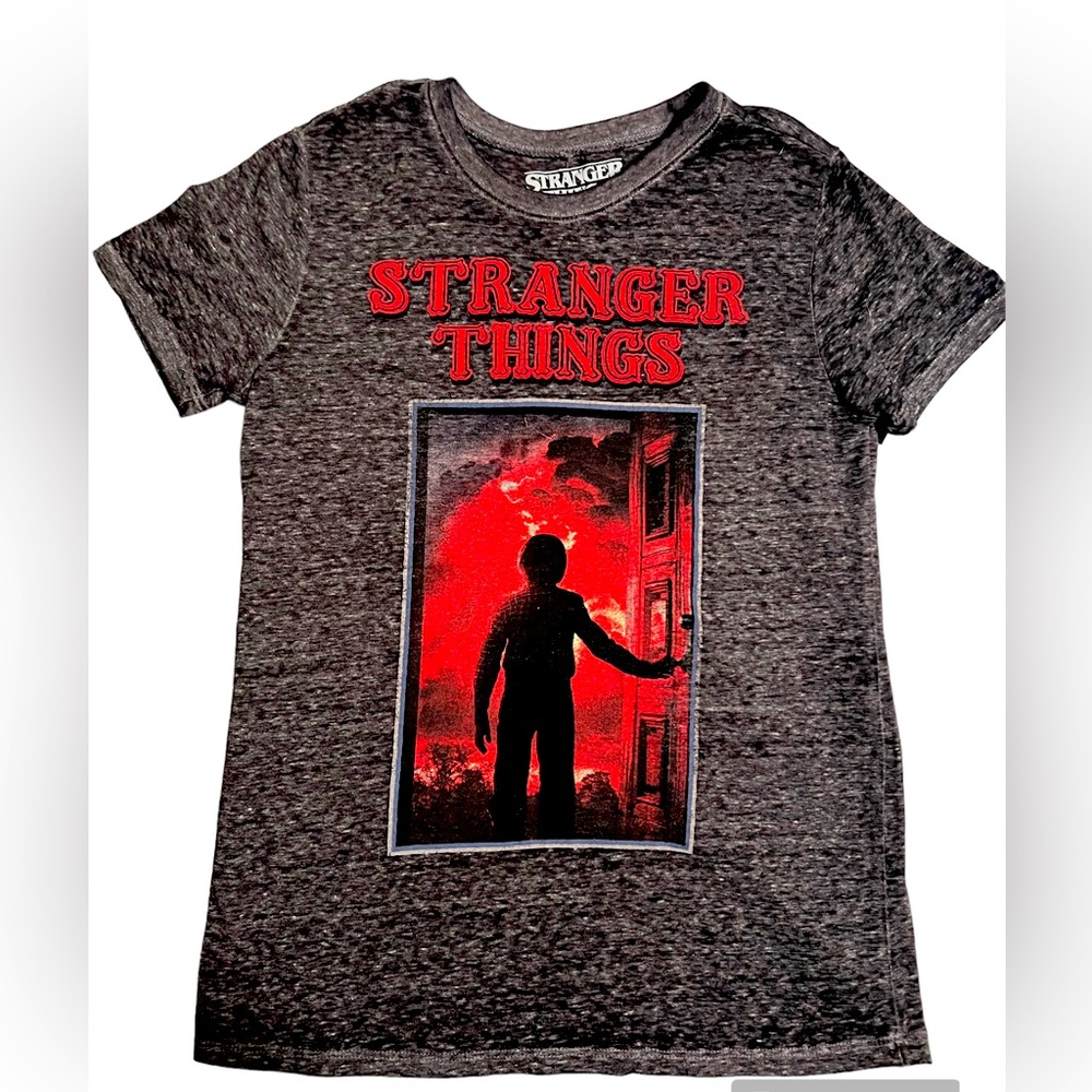 Women’s Netflix Stranger things graphic tee size x-small NWT*🩶❤️